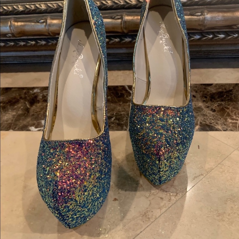 New glitter sexy heel size 39(seems like size 8.5